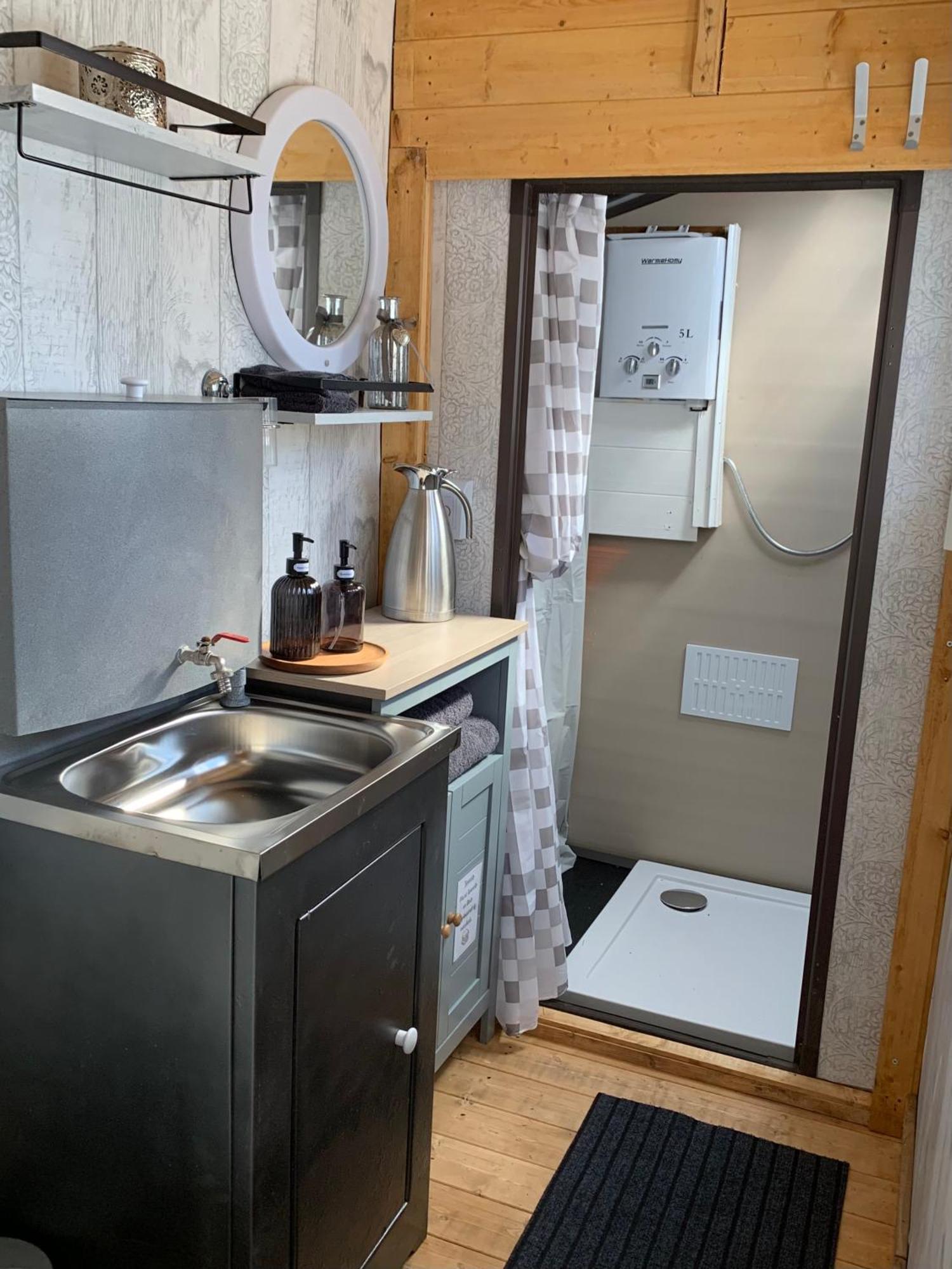 Hedgehog Lodge Colwall エクステリア 写真